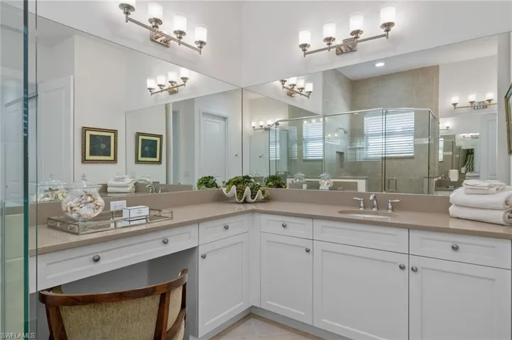 Master Bathroom has make-up vanity area and double sinks!