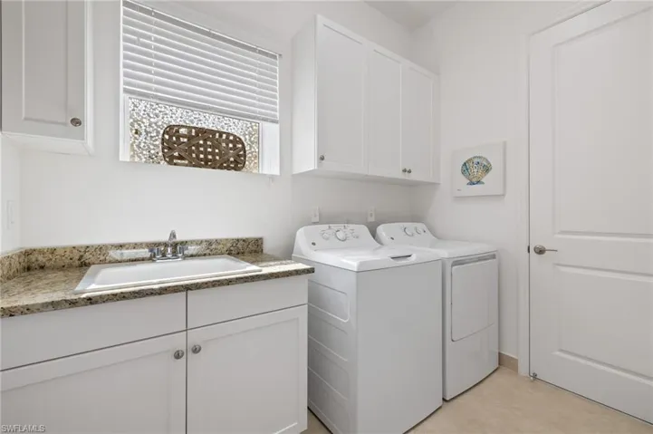 Laundry room with Sink