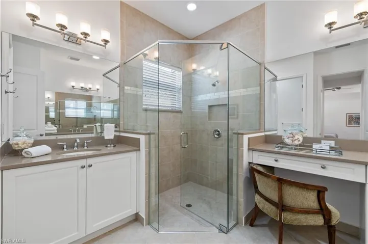 Master Bathroom Extra strong glass on shower door is an upgrade!