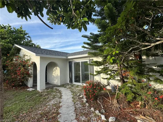 1683 Atlanta Plaza Dr, Sanibel, Florida 33957