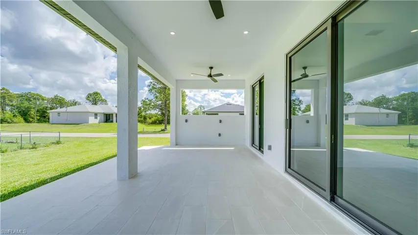 Large open lanai with plenty of room for entertaining!