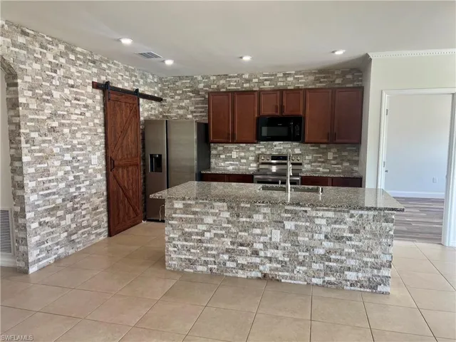 10293  Silver Pond  LN, Lehigh Acres, FL 33936