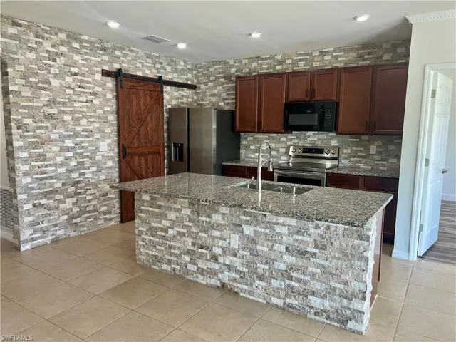 10293  Silver Pond  LN, Lehigh Acres, FL 33936