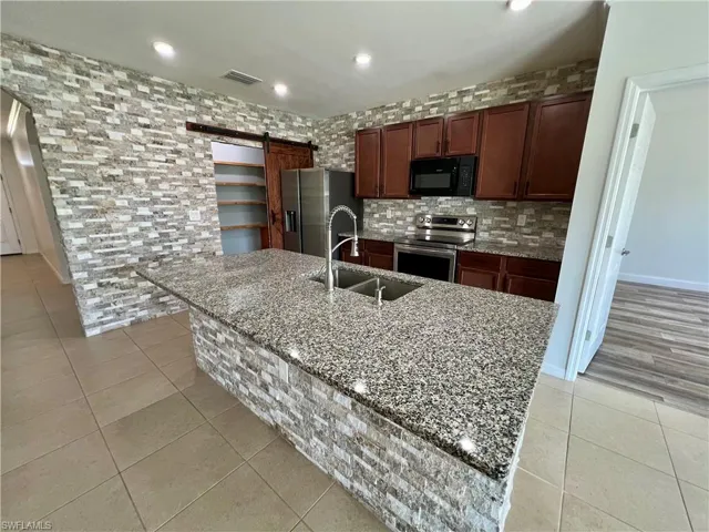10293  Silver Pond  LN, Lehigh Acres, FL 33936