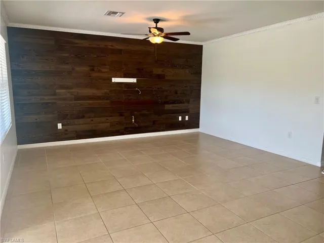10293  Silver Pond  LN, Lehigh Acres, FL 33936