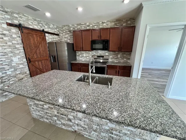 10293  Silver Pond  LN, Lehigh Acres, FL 33936