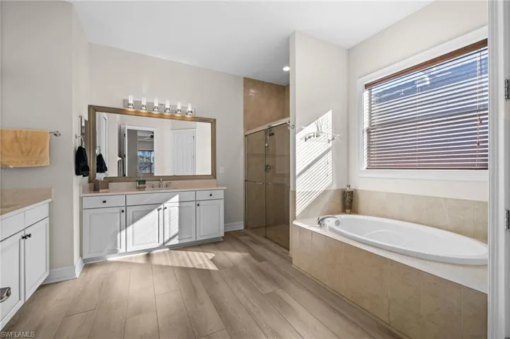 Master Bathroon