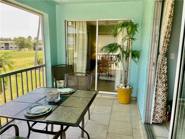 screened-in corner unit lanai
