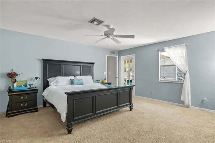 King size bed with plenty of space