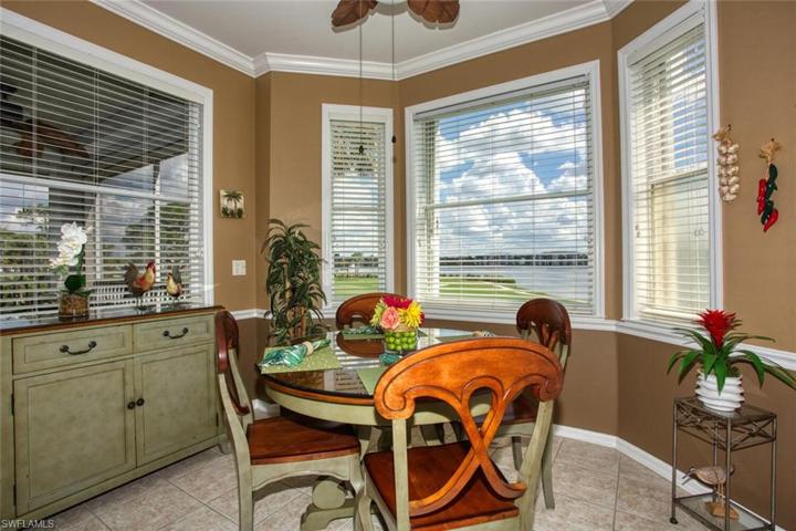 Kitchen dinette
