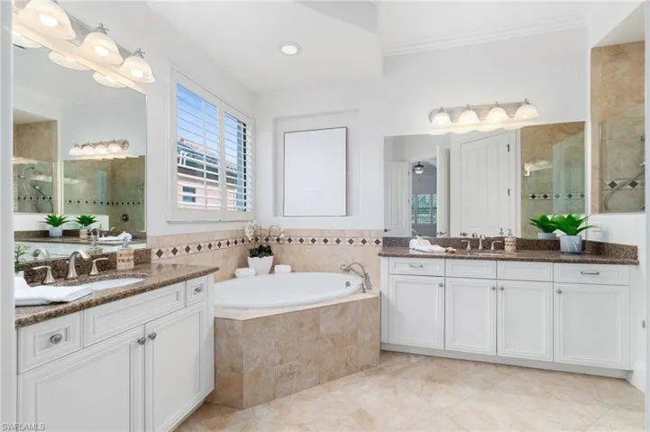 15847  Secoya Reserve  CIR, Naples, FL 34110