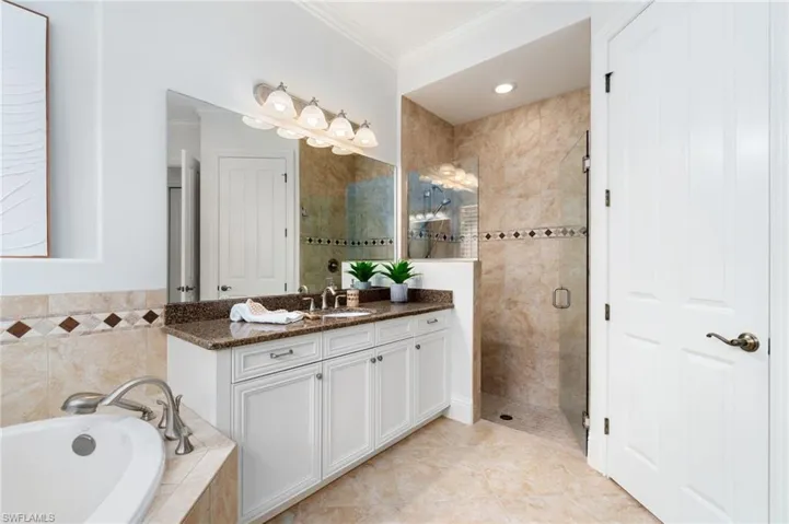 15847  Secoya Reserve  CIR, Naples, FL 34110
