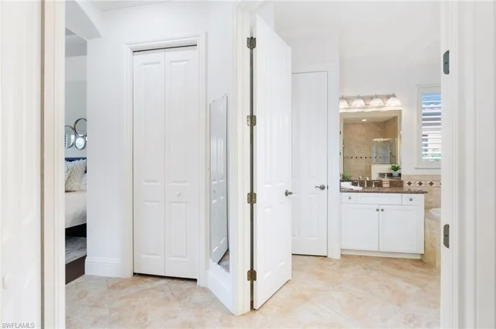 15847  Secoya Reserve  CIR, Naples, FL 34110
