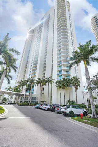 Welcome to the Oasis in Downtown Fort Myers!