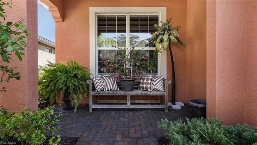 Front entry...very inviting