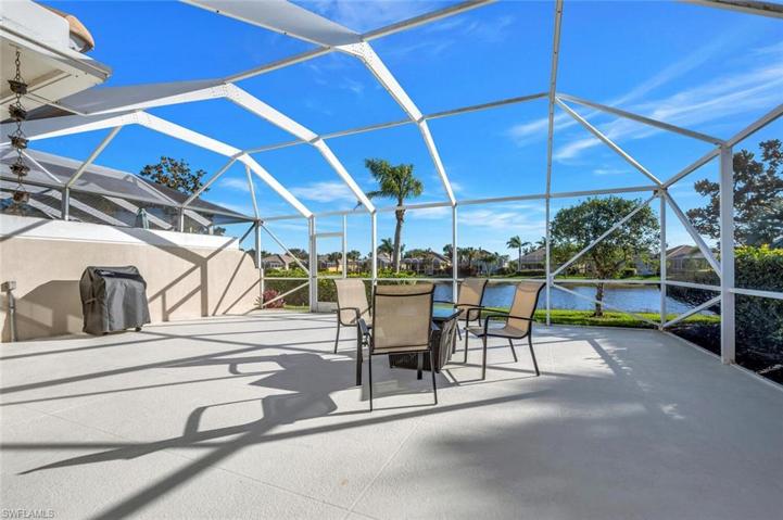 Look at the size of this lanai!