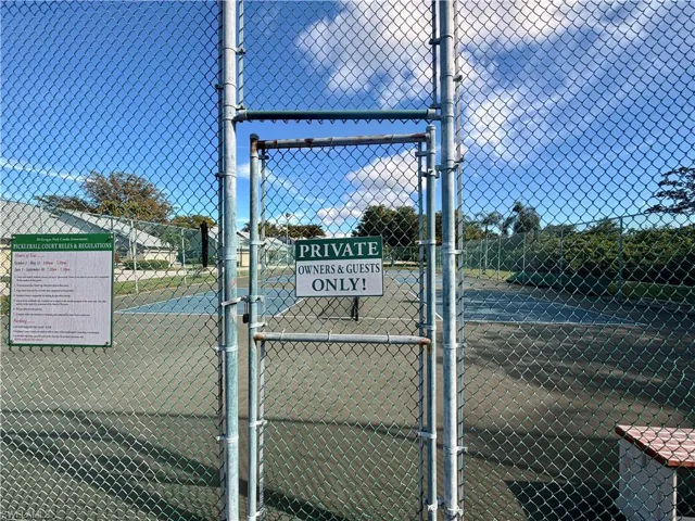 pickle ball courts