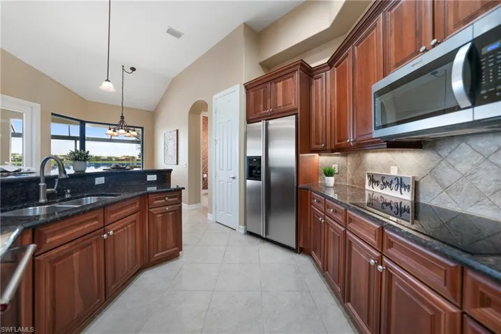 10194  Avalon Lake  CIR, Fort Myers, FL 33913