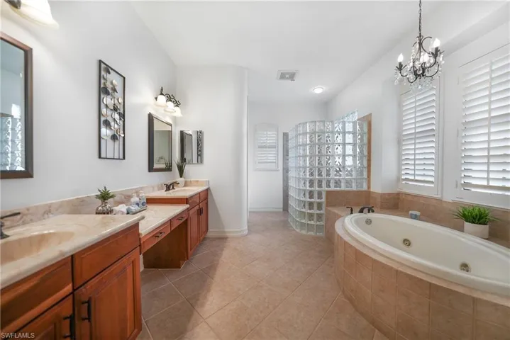 10194  Avalon Lake  CIR, Fort Myers, FL 33913
