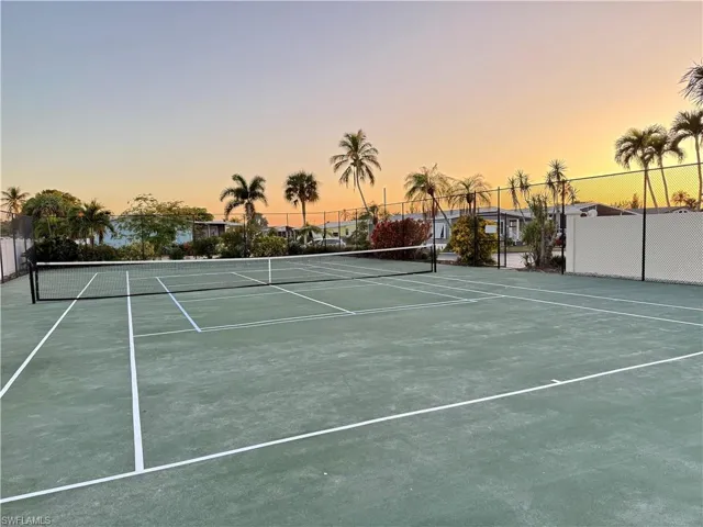 Pickleball/tennis court