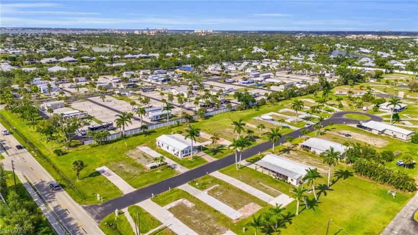 148  Raintree  LN, Fort Myers, FL 33908