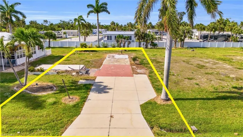 148  Raintree  LN, Fort Myers, FL 33908