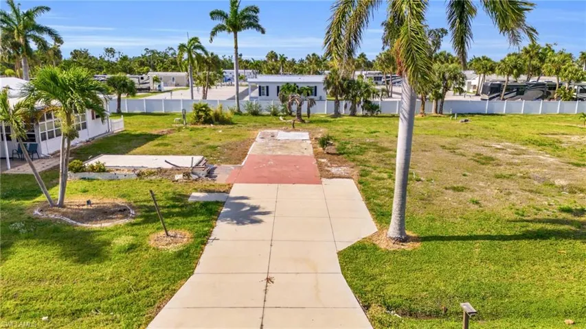 148  Raintree  LN, Fort Myers, FL 33908