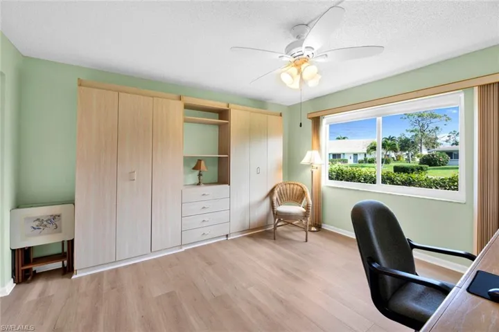 Murphy bed with two twin beds