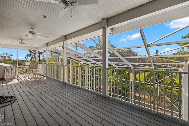 Deck featuring ceiling fan
