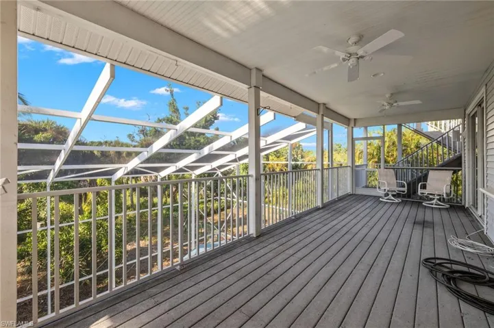 Deck featuring ceiling fan