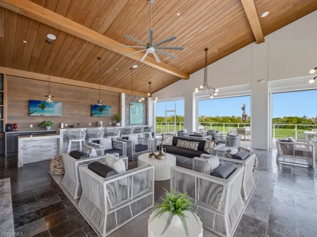 Pool Club House