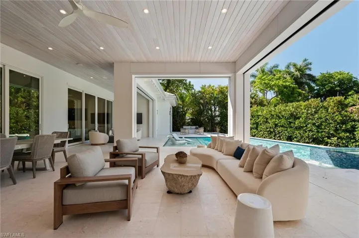 710 Willowhead Dr, Naples, Florida 34103