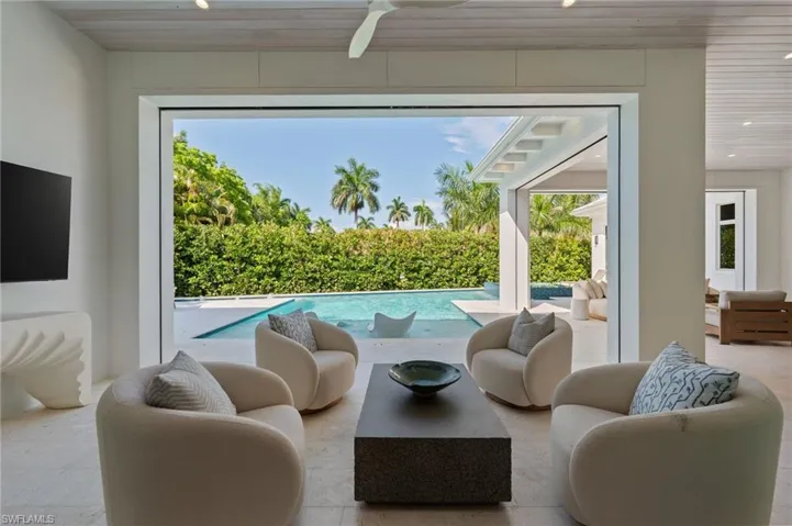 710 Willowhead Dr, Naples, Florida 34103