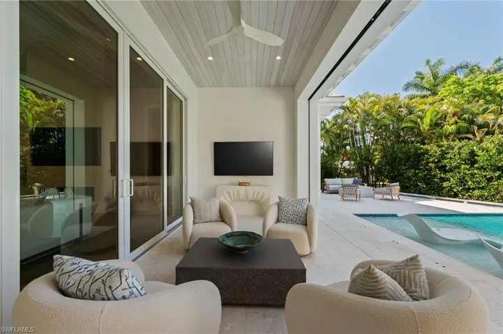 710 Willowhead Dr, Naples, Florida 34103