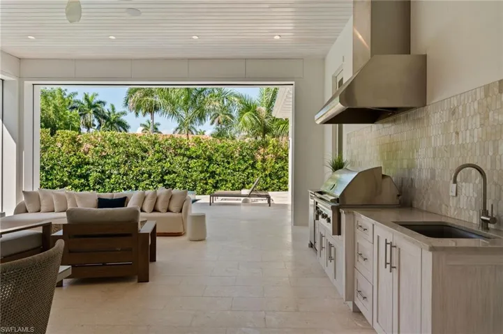 710 Willowhead Dr, Naples, Florida 34103