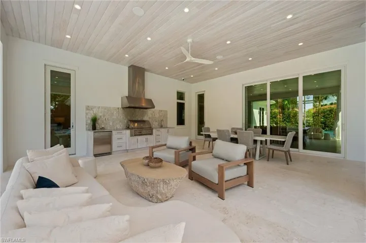 710 Willowhead Dr, Naples, Florida 34103