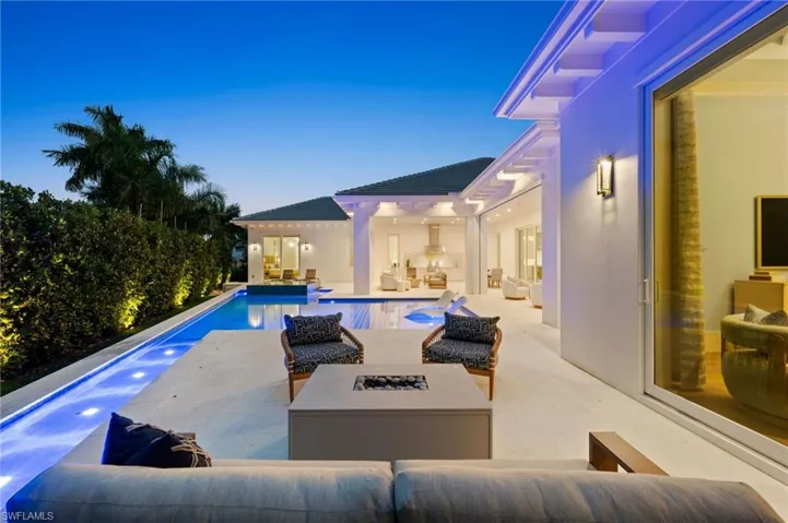 710 Willowhead Dr, Naples, Florida 34103