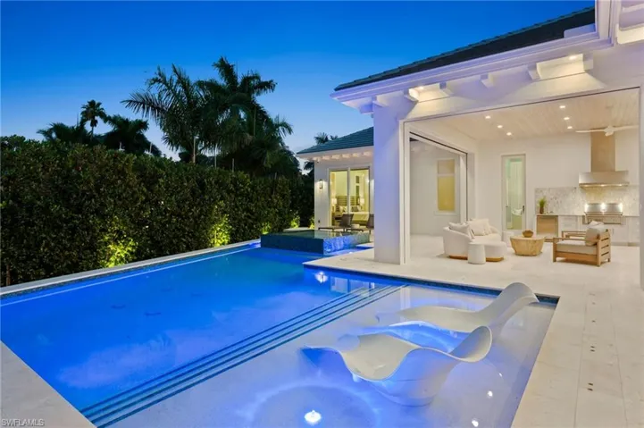 710 Willowhead Dr, Naples, Florida 34103