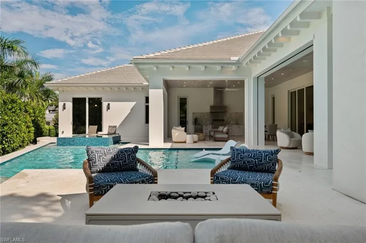 710 Willowhead Dr, Naples, Florida 34103