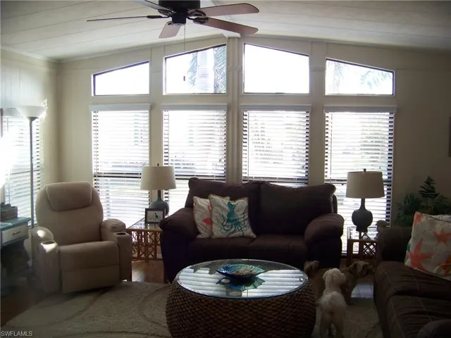 Nice transom windows, light and bright