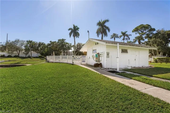 536 Pangola Dr, North Fort Myers, Florida 33903