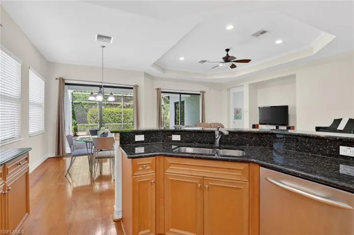 Kitchen Island with breakfast bar