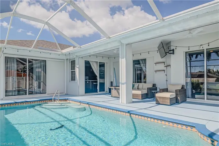 Pool Area/Lanai