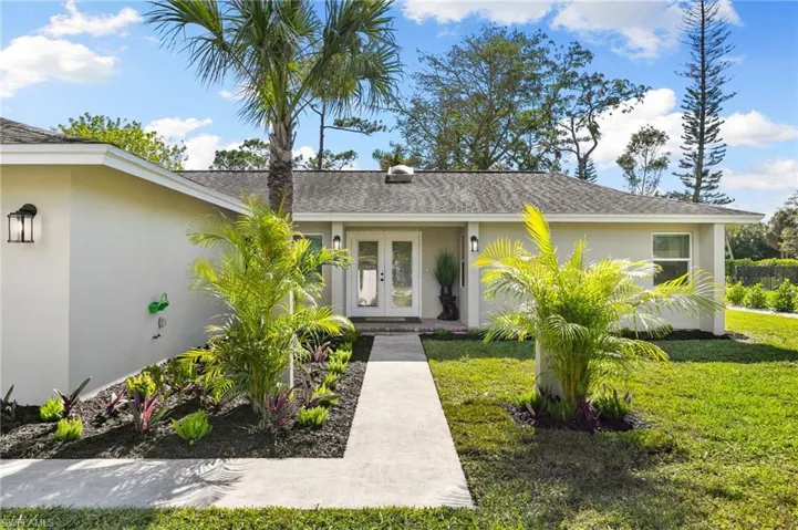 684  Pompano  DR, Naples, FL 34110