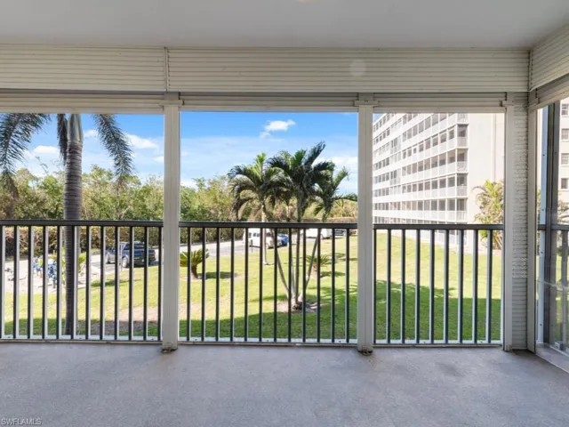Large screened lanai