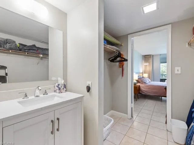 Extra sink in walk-in closet