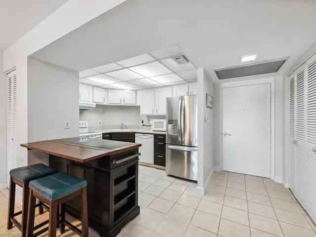 Kitchen 2/front door with large closet