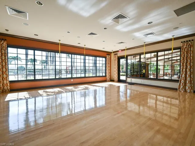 Yoga / Eccentric andmovement Studio