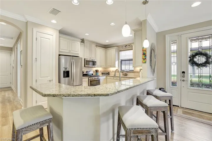 Open Kitchen W/ breakfast bar