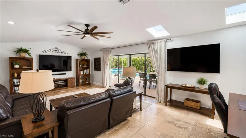 1089 Nottingham Dr, Naples, Florida 34109